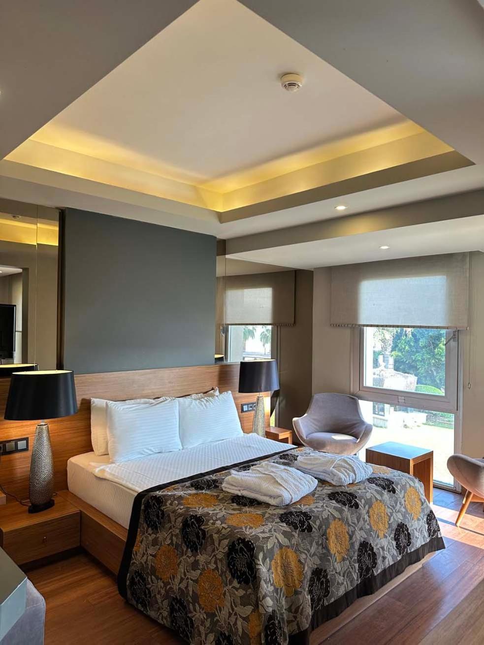 Ambrosia Hotel Beach & Spa Бітез Екстер'єр фото