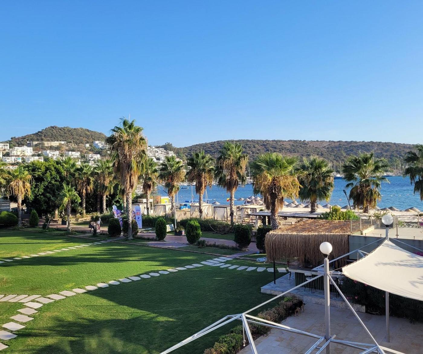 Ambrosia Hotel Beach & Spa Бітез Екстер'єр фото